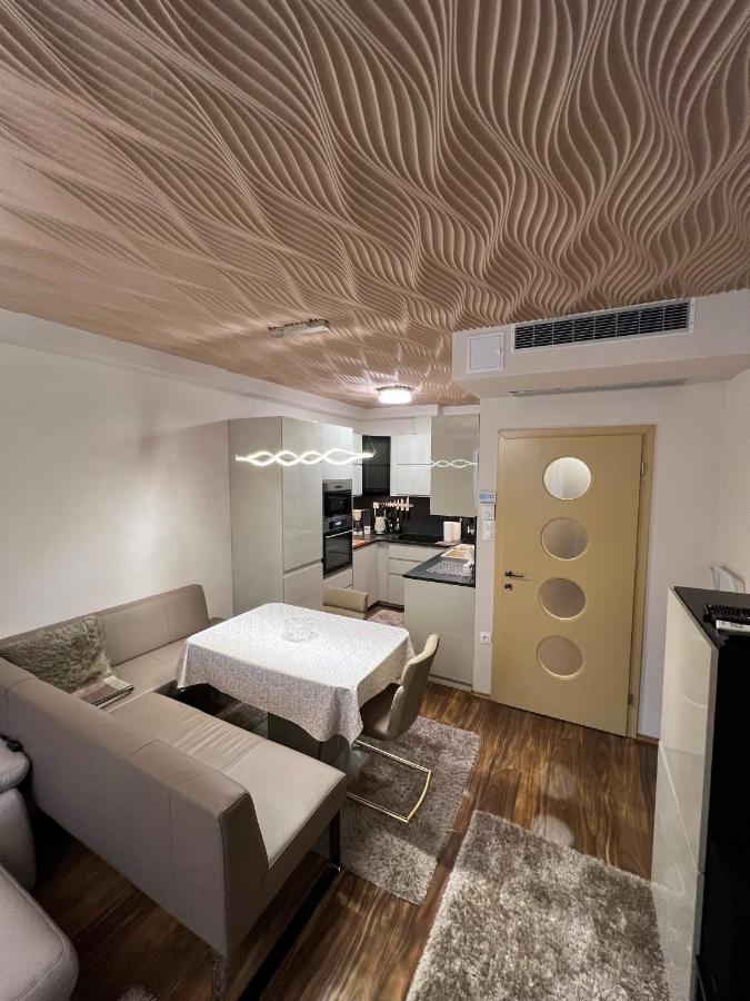 شقة Parizsi Udvar Premium Apartman ديبريتْسين المظهر الخارجي الصورة