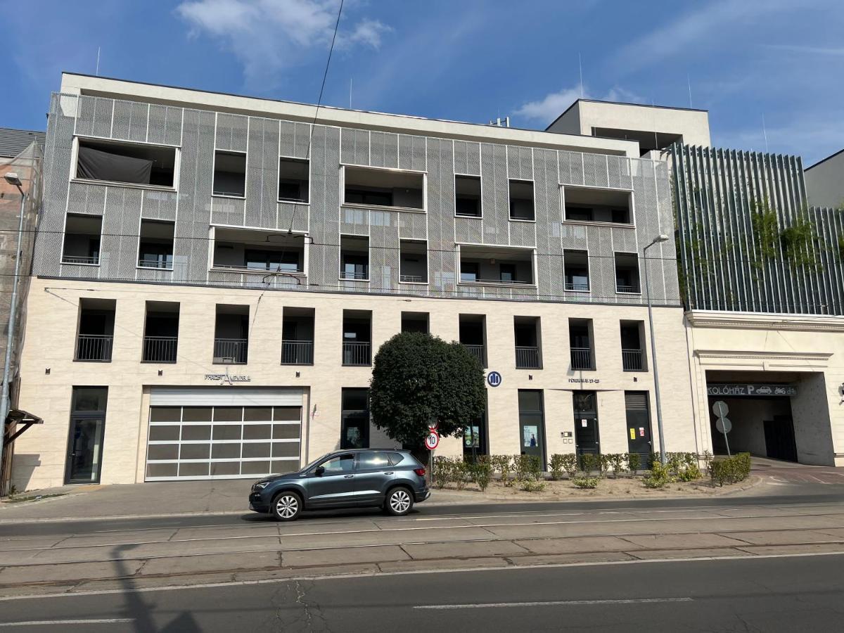 شقة Parizsi Udvar Premium Apartman ديبريتْسين المظهر الخارجي الصورة